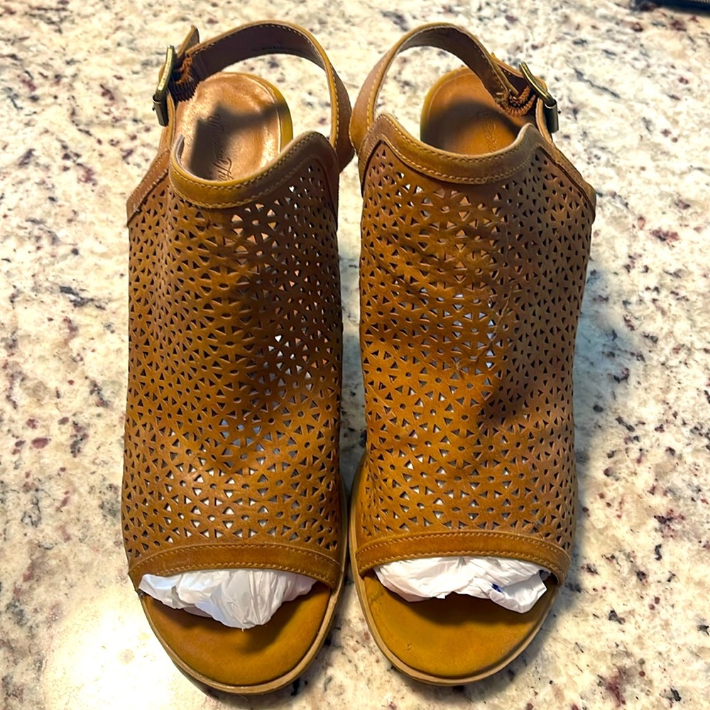Dark tan sz 11 stacked heel sling backs, super comfy